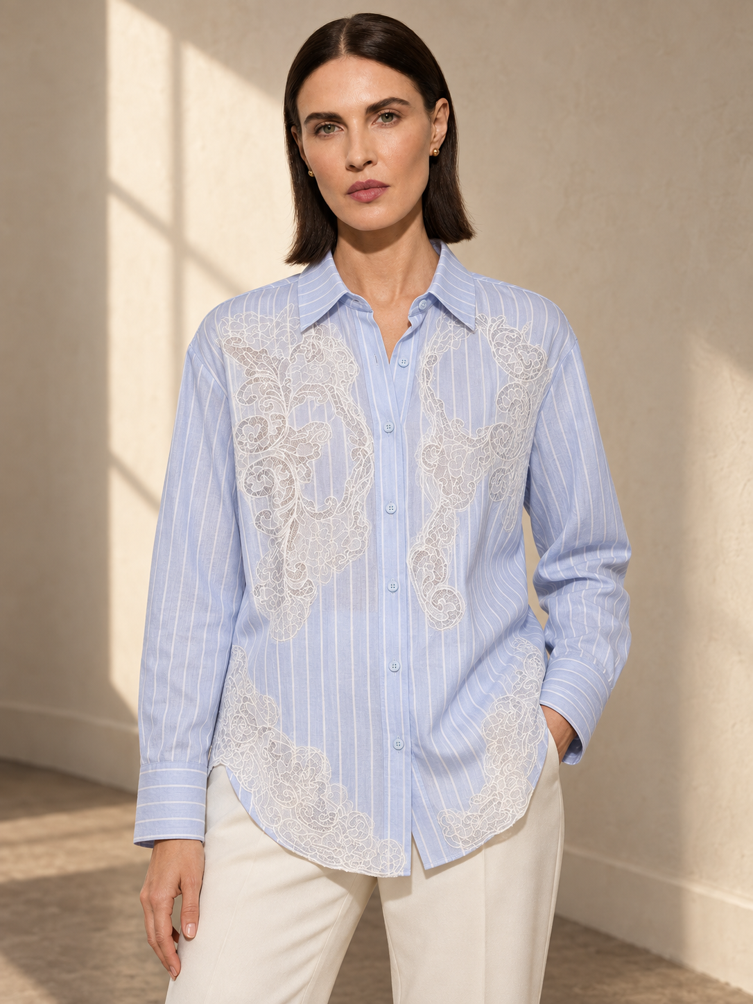 Avilla | Camicia Donna, Camicia azzurra a righe con pizzo floreale