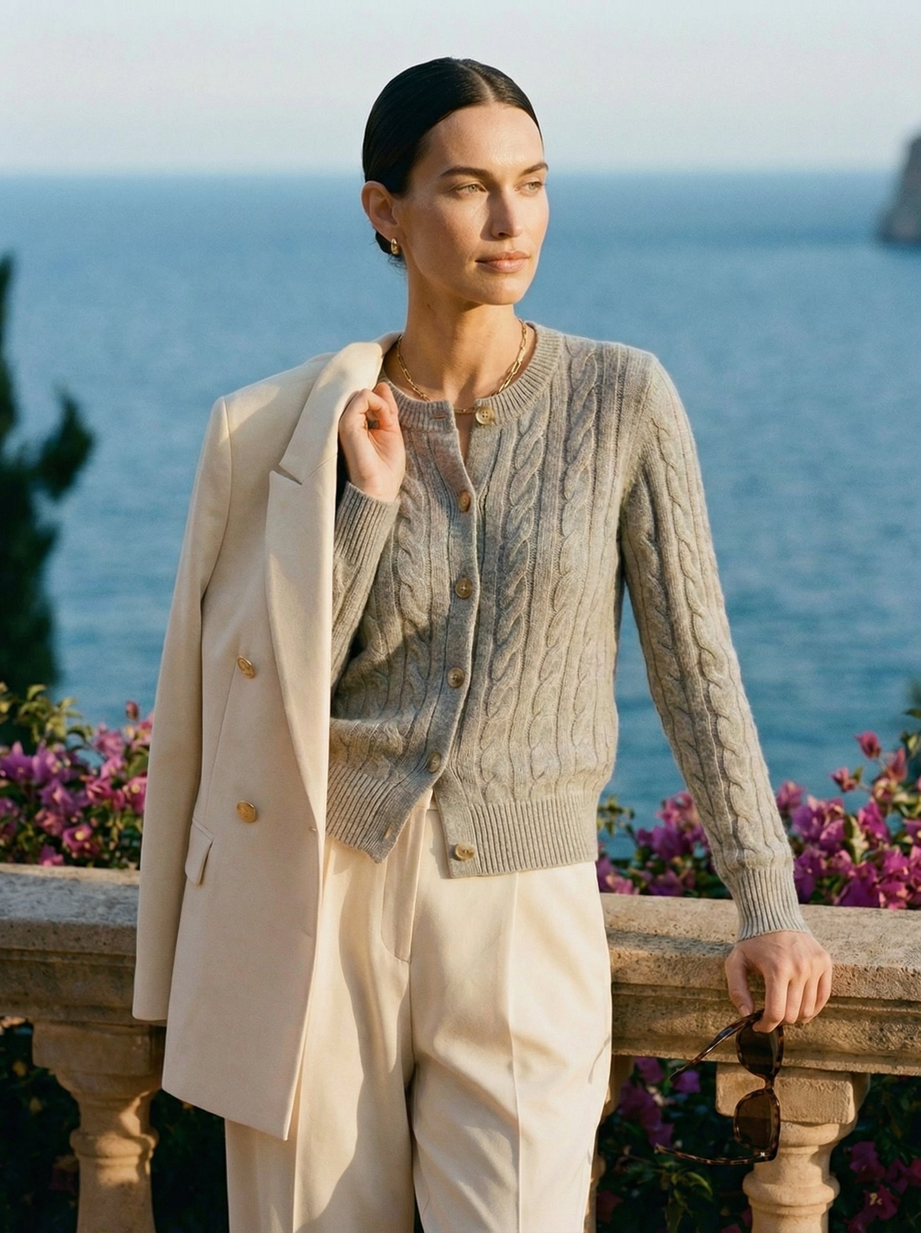 Maglione a Bottoni con Trecce in Lana Old Money