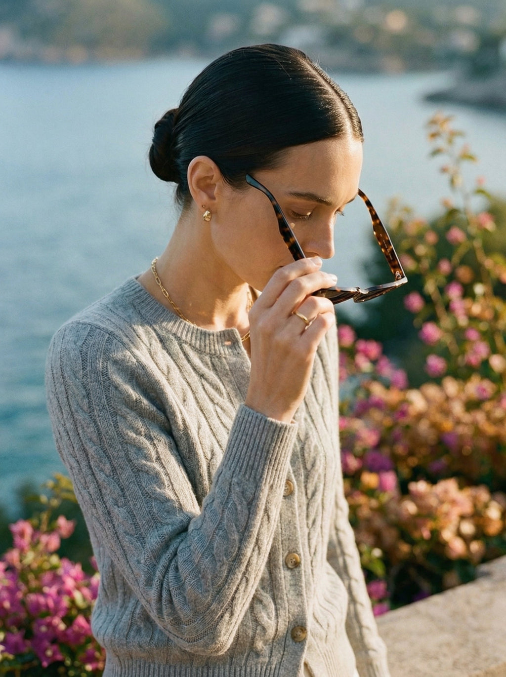 Maglione a Bottoni con Trecce in Lana Old Money