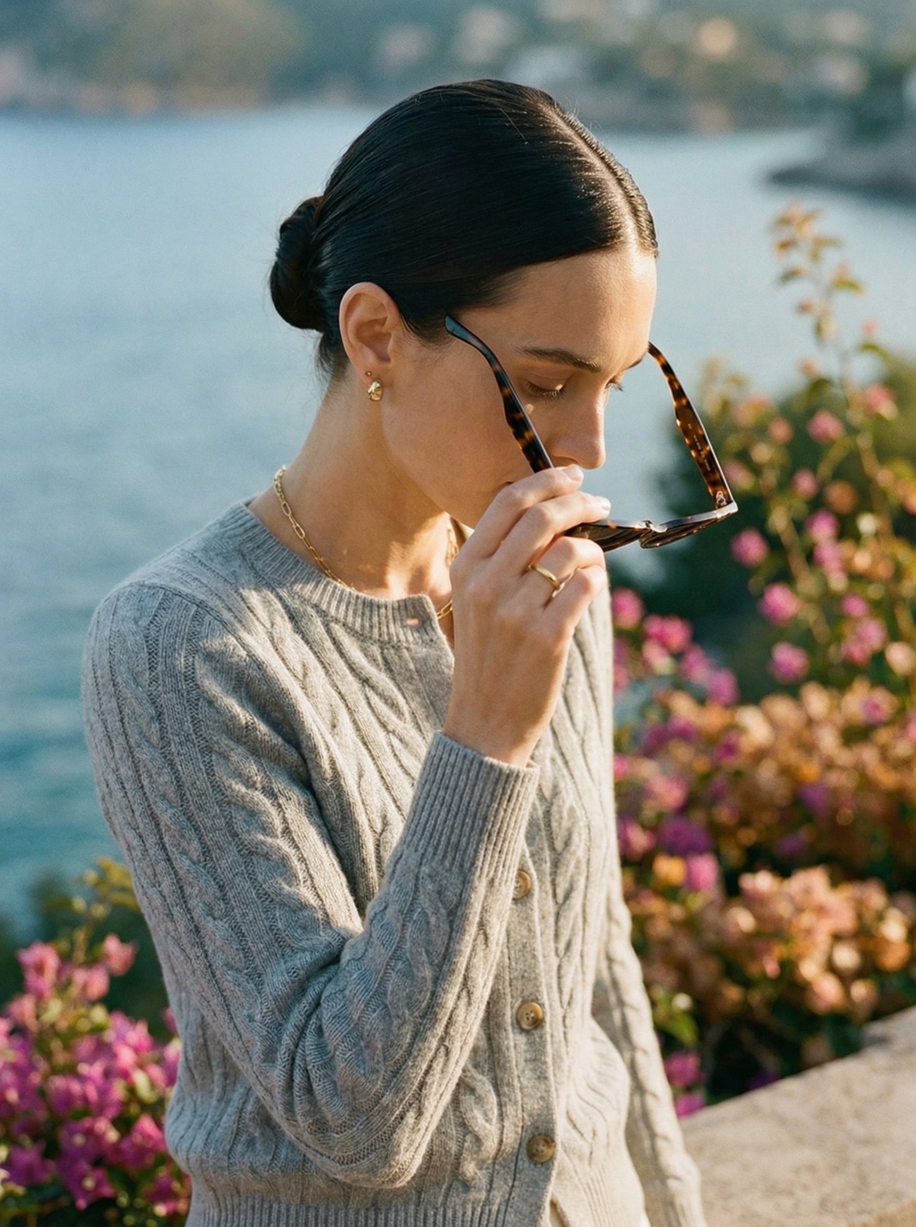 Maglione a Bottoni con Trecce in Lana Old Money