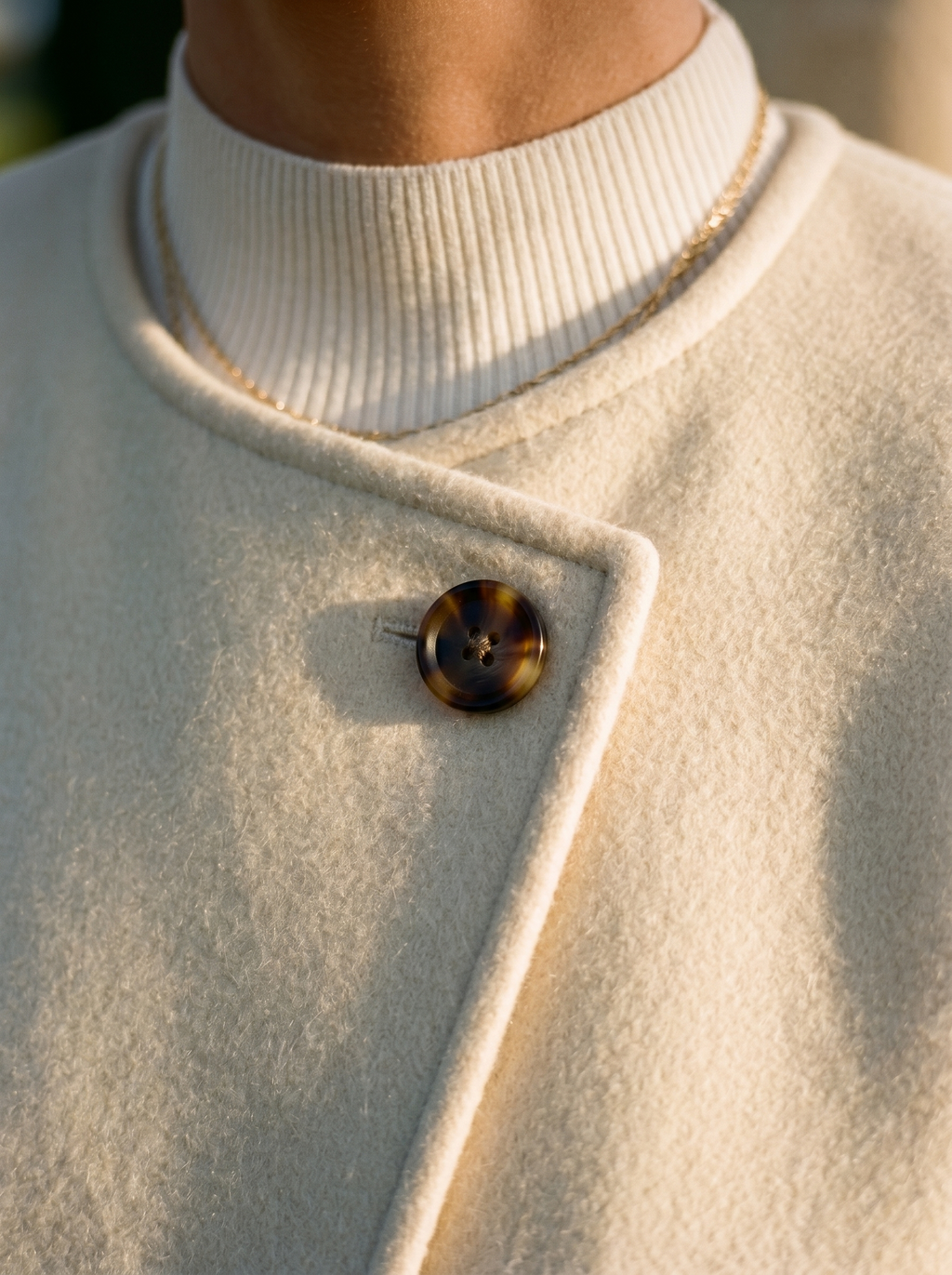 Dames wollen jas met manchetdetails