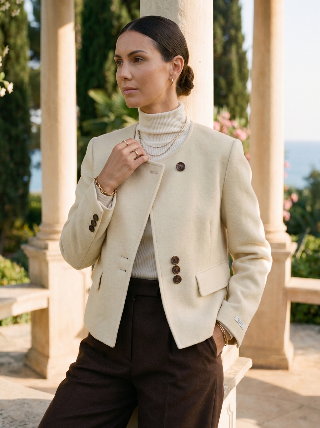 Dames wollen jas met manchetdetails