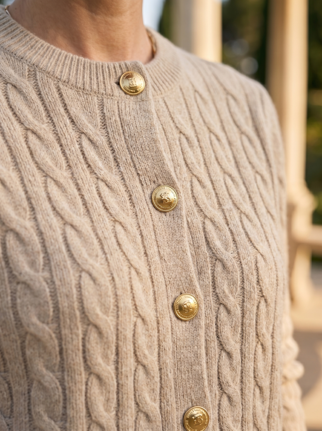 Cardigan a Trecce con Bottoni Quiet Luxury
