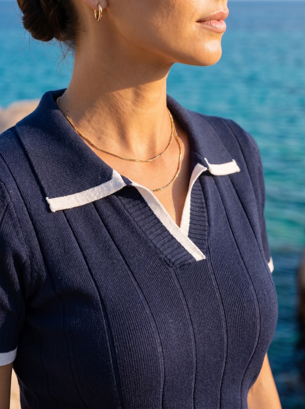 Polo a Maglia a Coste con Scollo a V Old Money
