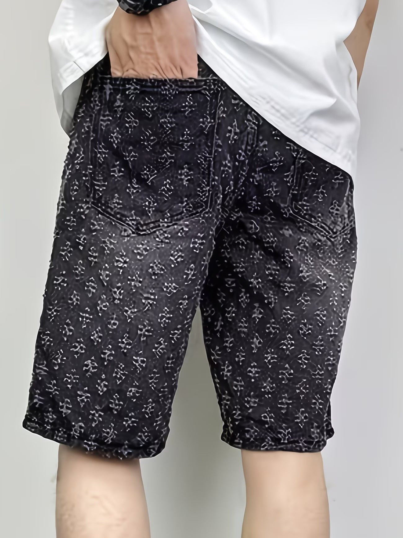 Shorts a Gamba Dritta con Motivo Testurizzato dettaglio motivo