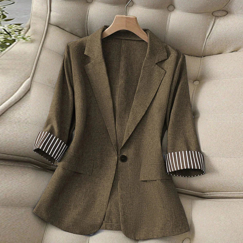 Blazer Sartoriale con Risvolto alle Maniche dettaglio risvolto